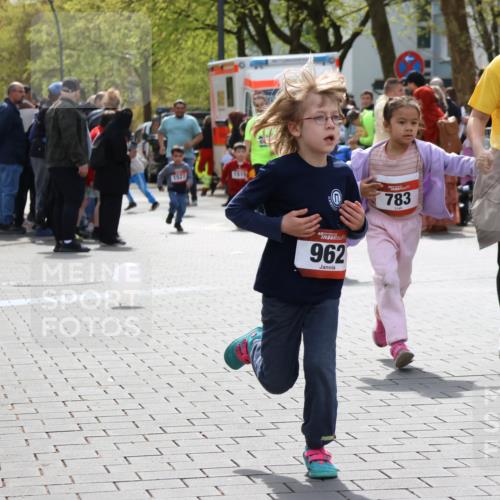 12.04.2026 - 45. Internationalen Wilhelmsburger Insellauf Strokosch-Dieckow http://msf.ph/oto/9491217 12.04.2026 14:11:13 Ziel 630, 43, 954, 922, 718, 962, 702, 655, 783 meine-sportfotos.de