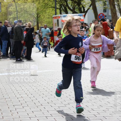 12.04.2026 - 45. Internationalen Wilhelmsburger Insellauf Strokosch-Dieckow http://msf.ph/oto/9491218 12.04.2026 14:11:13 Ziel 630, 43, 954, 922, 718, 962, 702, 655, 783 meine-sportfotos.de