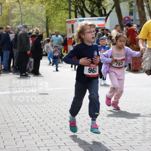 12.04.2026 - 45. Internationalen Wilhelmsburger Insellauf Strokosch-Dieckow http://msf.ph/oto/9491219 12.04.2026 14:11:13 Ziel 630, 43, 954, 922, 718, 962, 702, 655, 783 meine-sportfotos.de