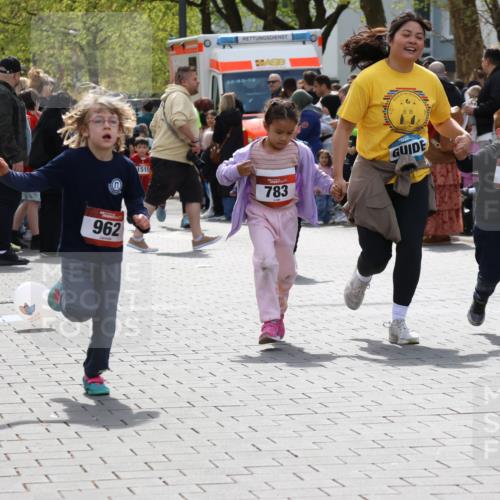 12.04.2026 - 45. Internationalen Wilhelmsburger Insellauf Strokosch-Dieckow http://msf.ph/oto/9491220 12.04.2026 14:11:12 Ziel 630, 43, 954, 922, 718, 962, 702, 655, 783 meine-sportfotos.de