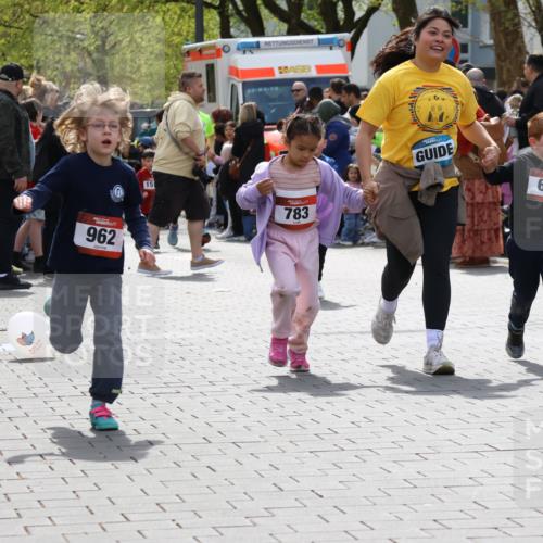 12.04.2026 - 45. Internationalen Wilhelmsburger Insellauf Strokosch-Dieckow http://msf.ph/oto/9491221 12.04.2026 14:11:12 Ziel 630, 43, 954, 922, 718, 962, 702, 655, 783 meine-sportfotos.de