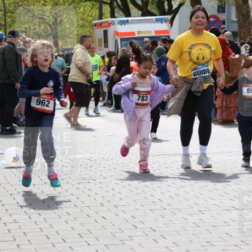 12.04.2026 - 45. Internationalen Wilhelmsburger Insellauf Strokosch-Dieckow http://msf.ph/oto/9491223 12.04.2026 14:11:12 Ziel 630, 43, 954, 922, 718, 962, 702, 655, 783 meine-sportfotos.de