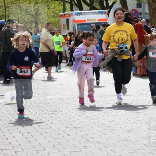 12.04.2026 - 45. Internationalen Wilhelmsburger Insellauf Strokosch-Dieckow http://msf.ph/oto/9491225 12.04.2026 14:11:12 Ziel 630, 43, 954, 922, 718, 962, 702, 655, 783 meine-sportfotos.de