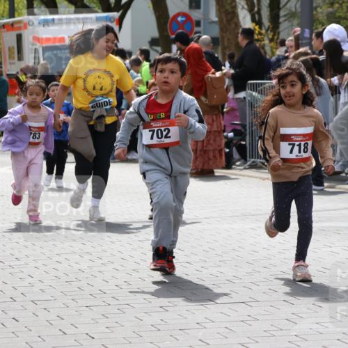 12.04.2026 - 45. Internationalen Wilhelmsburger Insellauf Strokosch-Dieckow http://msf.ph/oto/9491229 12.04.2026 14:11:11 Ziel 630, 43, 954, 922, 718, 962, 702, 655, 783 meine-sportfotos.de