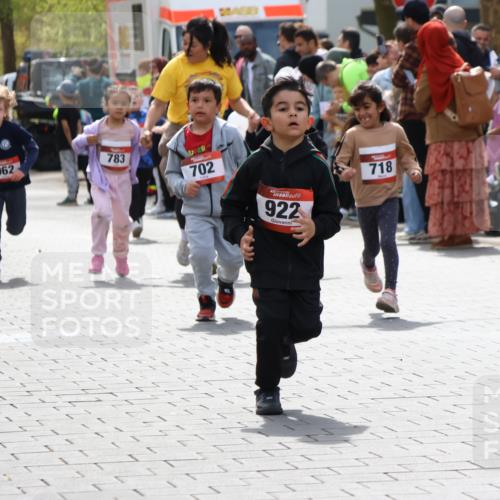 12.04.2026 - 45. Internationalen Wilhelmsburger Insellauf Strokosch-Dieckow http://msf.ph/oto/9491237 12.04.2026 14:11:09 Ziel 178, 630, 43, 954, 922, 718, 962, 702 meine-sportfotos.de