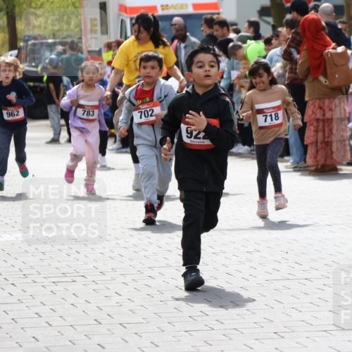 12.04.2026 - 45. Internationalen Wilhelmsburger Insellauf Strokosch-Dieckow http://msf.ph/oto/9491238 12.04.2026 14:11:08 Ziel 914, 178, 630, 43, 954, 922, 718, 962 meine-sportfotos.de