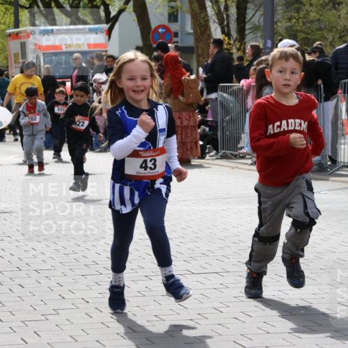 12.04.2026 - 45. Internationalen Wilhelmsburger Insellauf Strokosch-Dieckow http://msf.ph/oto/9491240 12.04.2026 14:11:06 Ziel 914, 178, 630, 43, 954, 922 meine-sportfotos.de