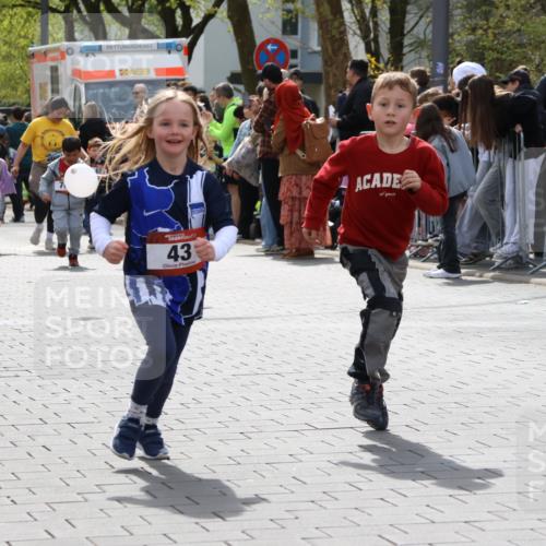 12.04.2026 - 45. Internationalen Wilhelmsburger Insellauf Strokosch-Dieckow http://msf.ph/oto/9491245 12.04.2026 14:11:06 Ziel 914, 178, 630, 43, 954, 922 meine-sportfotos.de