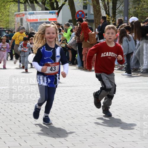 12.04.2026 - 45. Internationalen Wilhelmsburger Insellauf Strokosch-Dieckow http://msf.ph/oto/9491246 12.04.2026 14:11:06 Ziel 914, 178, 630, 43, 954, 922 meine-sportfotos.de