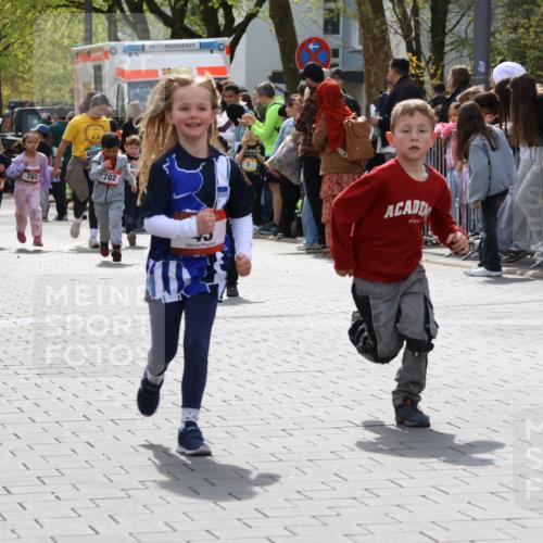 12.04.2026 - 45. Internationalen Wilhelmsburger Insellauf Strokosch-Dieckow http://msf.ph/oto/9491247 12.04.2026 14:11:06 Ziel 914, 178, 630, 43, 954, 922 meine-sportfotos.de