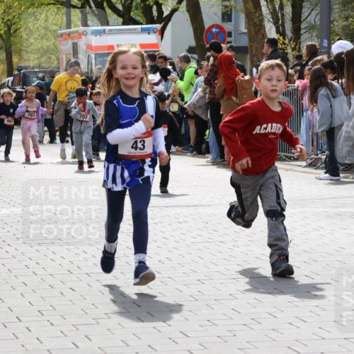 12.04.2026 - 45. Internationalen Wilhelmsburger Insellauf Strokosch-Dieckow http://msf.ph/oto/9491248 12.04.2026 14:11:06 Ziel 914, 178, 630, 43, 954, 922 meine-sportfotos.de