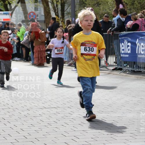 12.04.2026 - 45. Internationalen Wilhelmsburger Insellauf Strokosch-Dieckow http://msf.ph/oto/9491250 12.04.2026 14:11:04 Ziel 584, 568, 914, 178, 630, 43, 954, 922 meine-sportfotos.de