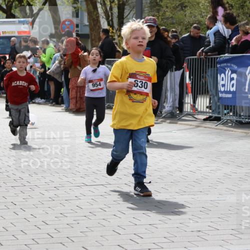 12.04.2026 - 45. Internationalen Wilhelmsburger Insellauf Strokosch-Dieckow http://msf.ph/oto/9491254 12.04.2026 14:11:04 Ziel 584, 568, 914, 178, 630, 43, 954, 922 meine-sportfotos.de