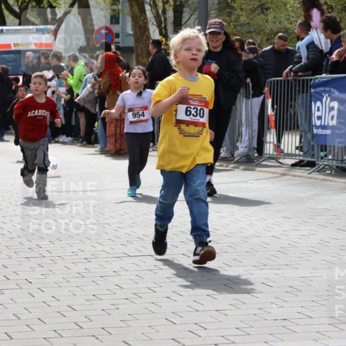 12.04.2026 - 45. Internationalen Wilhelmsburger Insellauf Strokosch-Dieckow http://msf.ph/oto/9491255 12.04.2026 14:11:04 Ziel 584, 568, 914, 178, 630, 43, 954, 922 meine-sportfotos.de