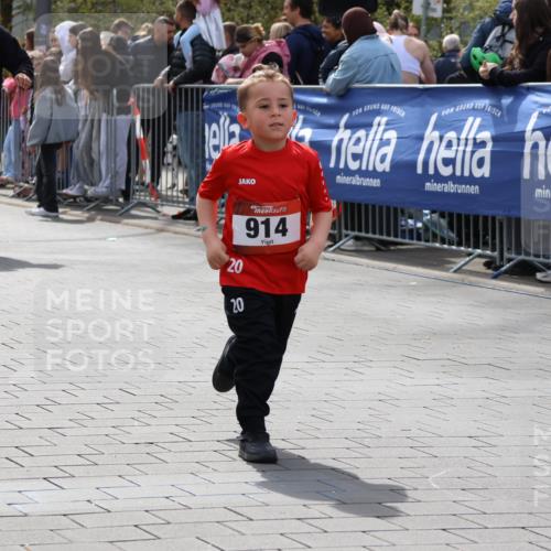 12.04.2026 - 45. Internationalen Wilhelmsburger Insellauf Strokosch-Dieckow http://msf.ph/oto/9491265 12.04.2026 14:11:00 Ziel 1526, 700, 707, 727, 57, 728, 584, 568, 914, 178 meine-sportfotos.de