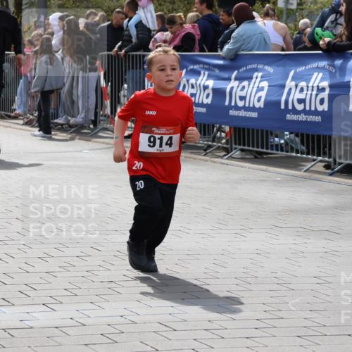 12.04.2026 - 45. Internationalen Wilhelmsburger Insellauf Strokosch-Dieckow http://msf.ph/oto/9491267 12.04.2026 14:11:00 Ziel 1526, 700, 707, 727, 57, 728, 584, 568, 914, 178 meine-sportfotos.de