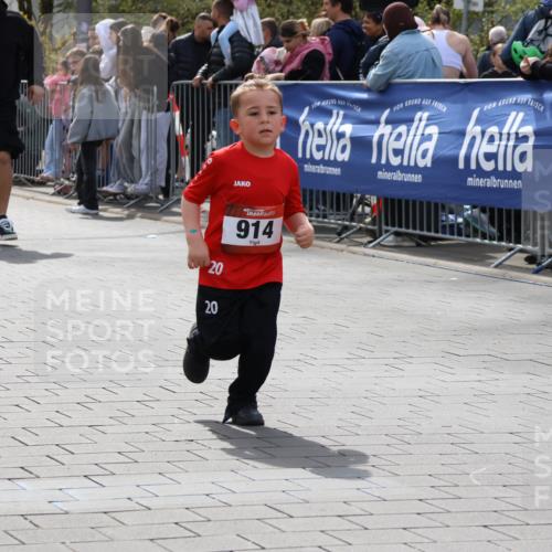 12.04.2026 - 45. Internationalen Wilhelmsburger Insellauf Strokosch-Dieckow http://msf.ph/oto/9491268 12.04.2026 14:11:00 Ziel 1526, 700, 707, 727, 57, 728, 584, 568, 914, 178 meine-sportfotos.de
