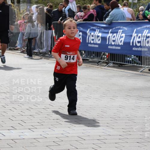 12.04.2026 - 45. Internationalen Wilhelmsburger Insellauf Strokosch-Dieckow http://msf.ph/oto/9491269 12.04.2026 14:11:00 Ziel 1526, 700, 707, 727, 57, 728, 584, 568, 914, 178 meine-sportfotos.de