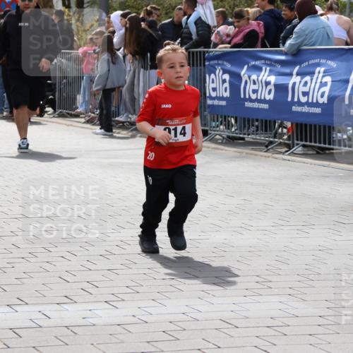 12.04.2026 - 45. Internationalen Wilhelmsburger Insellauf Strokosch-Dieckow http://msf.ph/oto/9491271 12.04.2026 14:11:00 Ziel 1526, 700, 707, 727, 57, 728, 584, 568, 914, 178 meine-sportfotos.de