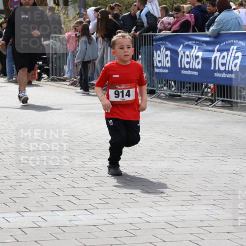 12.04.2026 - 45. Internationalen Wilhelmsburger Insellauf Strokosch-Dieckow http://msf.ph/oto/9491272 12.04.2026 14:10:59 Ziel 1526, 700, 707, 727, 57, 728, 584, 568, 914, 178 meine-sportfotos.de