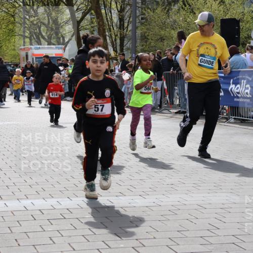 12.04.2026 - 45. Internationalen Wilhelmsburger Insellauf Strokosch-Dieckow http://msf.ph/oto/9491279 12.04.2026 14:10:57 Ziel 1514, 1526, 700, 707, 727, 57, 728, 584, 568, 914 meine-sportfotos.de