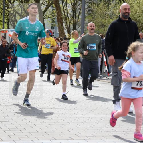 12.04.2026 - 45. Internationalen Wilhelmsburger Insellauf Strokosch-Dieckow http://msf.ph/oto/9491284 12.04.2026 14:10:53 Ziel 699, 703, 54, 147, 112, 643, 1514, 1526, 700, 707, 727, 57, 728, 584, 568 meine-sportfotos.de