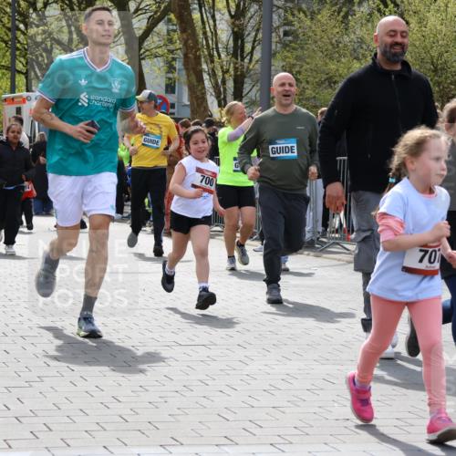 12.04.2026 - 45. Internationalen Wilhelmsburger Insellauf Strokosch-Dieckow http://msf.ph/oto/9491285 12.04.2026 14:10:52 Ziel 701, 699, 703, 54, 147, 112, 643, 1514, 1526, 700, 707, 727, 57, 728 meine-sportfotos.de