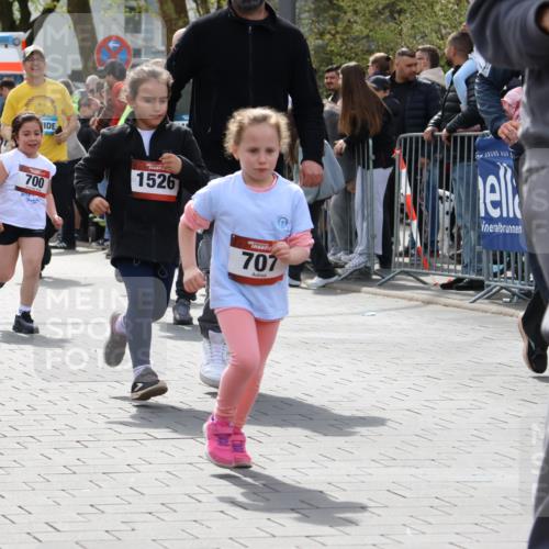 12.04.2026 - 45. Internationalen Wilhelmsburger Insellauf Strokosch-Dieckow http://msf.ph/oto/9491288 12.04.2026 14:10:51 Ziel 701, 699, 703, 54, 147, 112, 643, 1514, 1526, 700, 707, 727, 57, 728 meine-sportfotos.de