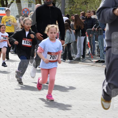 12.04.2026 - 45. Internationalen Wilhelmsburger Insellauf Strokosch-Dieckow http://msf.ph/oto/9491290 12.04.2026 14:10:51 Ziel 701, 699, 703, 54, 147, 112, 643, 1514, 1526, 700, 707, 727, 57, 728 meine-sportfotos.de