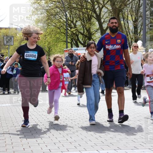 12.04.2026 - 45. Internationalen Wilhelmsburger Insellauf Strokosch-Dieckow http://msf.ph/oto/9491297 12.04.2026 14:10:46 Ziel 910, 613, 789, 202, 709, 195, 912, 188, 430, 210, 701, 699, 703, 54, 147, 112, 643, 1514 meine-sportfotos.de