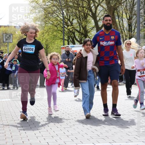 12.04.2026 - 45. Internationalen Wilhelmsburger Insellauf Strokosch-Dieckow http://msf.ph/oto/9491298 12.04.2026 14:10:46 Ziel 910, 613, 789, 202, 709, 195, 912, 188, 430, 210, 701, 699, 703, 54, 147, 112, 643, 1514 meine-sportfotos.de