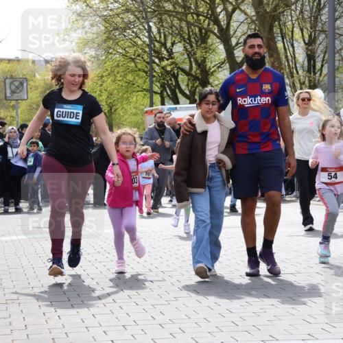 12.04.2026 - 45. Internationalen Wilhelmsburger Insellauf Strokosch-Dieckow http://msf.ph/oto/9491299 12.04.2026 14:10:46 Ziel 910, 613, 789, 202, 709, 195, 912, 188, 430, 210, 701, 699, 703, 54, 147, 112, 643, 1514 meine-sportfotos.de