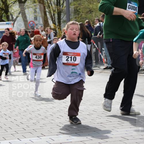 12.04.2026 - 45. Internationalen Wilhelmsburger Insellauf Strokosch-Dieckow http://msf.ph/oto/9491312 12.04.2026 14:10:42 Ziel 229, 553, 204, 705, 645, 910, 613, 789, 202, 709, 195, 912, 188, 430, 210, 701, 699, 703 meine-sportfotos.de
