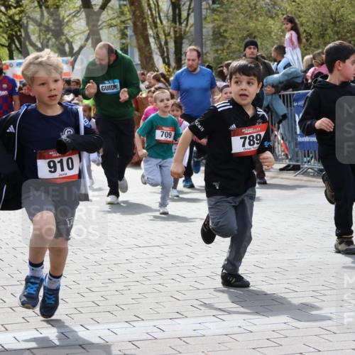 12.04.2026 - 45. Internationalen Wilhelmsburger Insellauf Strokosch-Dieckow http://msf.ph/oto/9491315 12.04.2026 14:10:40 Ziel 725, 1521, 714, 726, 229, 553, 204, 705, 645, 910, 613, 789, 202, 709, 195, 912, 188, 430, 210, 701 meine-sportfotos.de