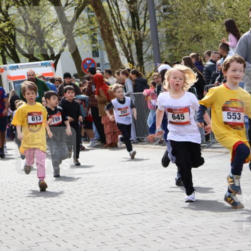 12.04.2026 - 45. Internationalen Wilhelmsburger Insellauf Strokosch-Dieckow http://msf.ph/oto/9491324 12.04.2026 14:10:36 Ziel 243, 717, 724, 929, 722, 239, 704, 725, 1521, 714, 726, 229, 553, 204, 705, 645, 910, 613, 789, 202, 709, 195 meine-sportfotos.de