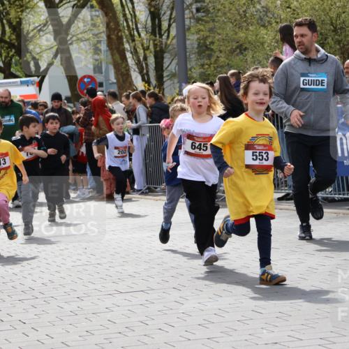12.04.2026 - 45. Internationalen Wilhelmsburger Insellauf Strokosch-Dieckow http://msf.ph/oto/9491326 12.04.2026 14:10:36 Ziel 243, 717, 724, 929, 722, 239, 704, 725, 1521, 714, 726, 229, 553, 204, 705, 645, 910, 613, 789, 202, 709, 195 meine-sportfotos.de
