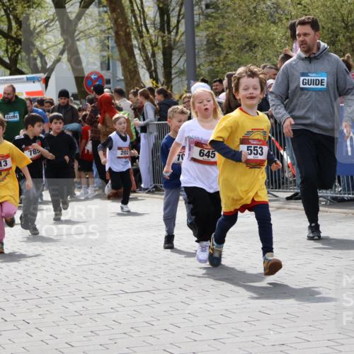 12.04.2026 - 45. Internationalen Wilhelmsburger Insellauf Strokosch-Dieckow http://msf.ph/oto/9491327 12.04.2026 14:10:36 Ziel 243, 717, 724, 929, 722, 239, 704, 725, 1521, 714, 726, 229, 553, 204, 705, 645, 910, 613, 789, 202, 709, 195 meine-sportfotos.de