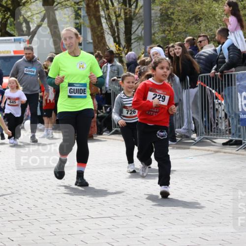 12.04.2026 - 45. Internationalen Wilhelmsburger Insellauf Strokosch-Dieckow http://msf.ph/oto/9491334 12.04.2026 14:10:32 Ziel 708, 615, 184, 187, 42, 706, 246, 243, 717, 724, 929, 722, 239, 704, 725, 1521, 714, 726, 229, 553, 204 meine-sportfotos.de