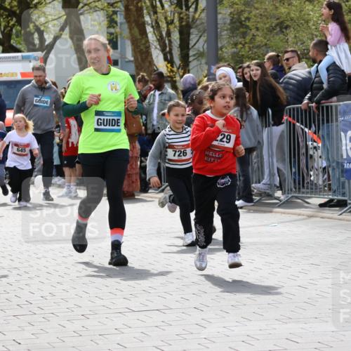 12.04.2026 - 45. Internationalen Wilhelmsburger Insellauf Strokosch-Dieckow http://msf.ph/oto/9491335 12.04.2026 14:10:32 Ziel 708, 615, 184, 187, 42, 706, 246, 243, 717, 724, 929, 722, 239, 704, 725, 1521, 714, 726, 229, 553, 204 meine-sportfotos.de