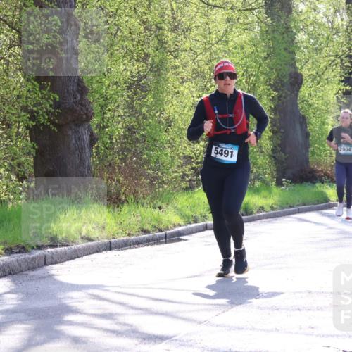 12.04.2026 - 45. Internationalen Wilhelmsburger Insellauf Yannick Fuchs http://msf.ph/oto/9491457 12.04.2026 10:41:47 Laufen 5491, 2004, 5740, 2978 meine-sportfotos.de