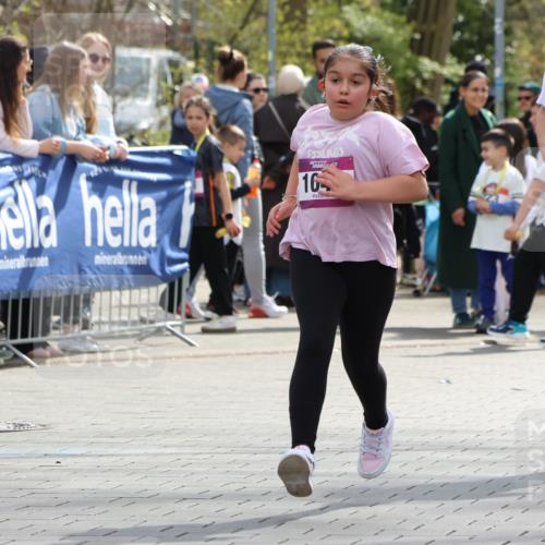 12.04.2026 - 45. Internationalen Wilhelmsburger Insellauf Strokosch-Dieckow http://msf.ph/oto/9491995 12.04.2026 14:52:55 Ziel 1040, 509 meine-sportfotos.de