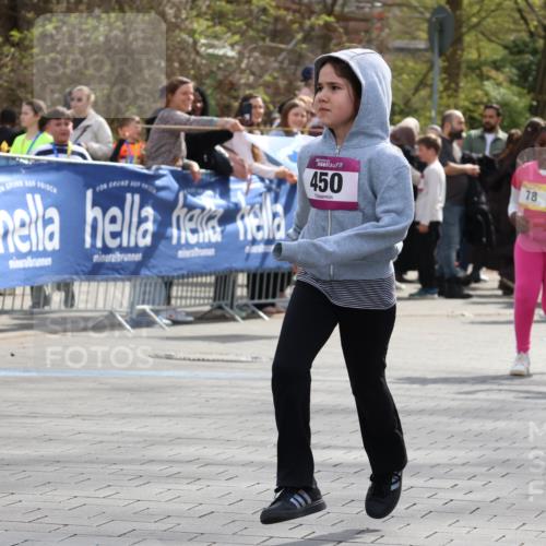 12.04.2026 - 45. Internationalen Wilhelmsburger Insellauf Strokosch-Dieckow http://msf.ph/oto/9492025 12.04.2026 14:52:40 Ziel 546, 1803, 450 meine-sportfotos.de