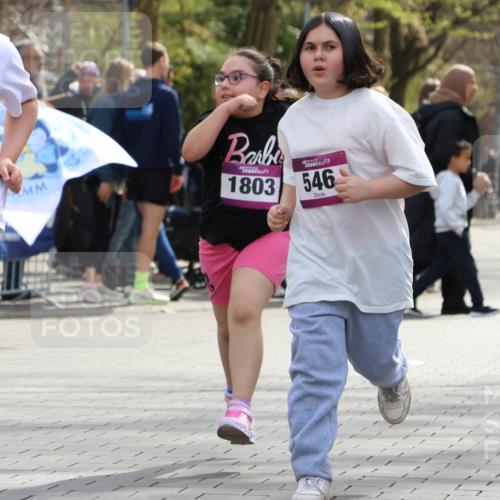12.04.2026 - 45. Internationalen Wilhelmsburger Insellauf Strokosch-Dieckow http://msf.ph/oto/9492052 12.04.2026 14:52:30 Ziel 1053, 546, 1803 meine-sportfotos.de