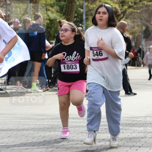 12.04.2026 - 45. Internationalen Wilhelmsburger Insellauf Strokosch-Dieckow http://msf.ph/oto/9492058 12.04.2026 14:52:30 Ziel 1053, 546, 1803 meine-sportfotos.de