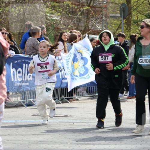12.04.2026 - 45. Internationalen Wilhelmsburger Insellauf Strokosch-Dieckow http://msf.ph/oto/9492161 12.04.2026 14:52:12 Ziel 349, 581 meine-sportfotos.de