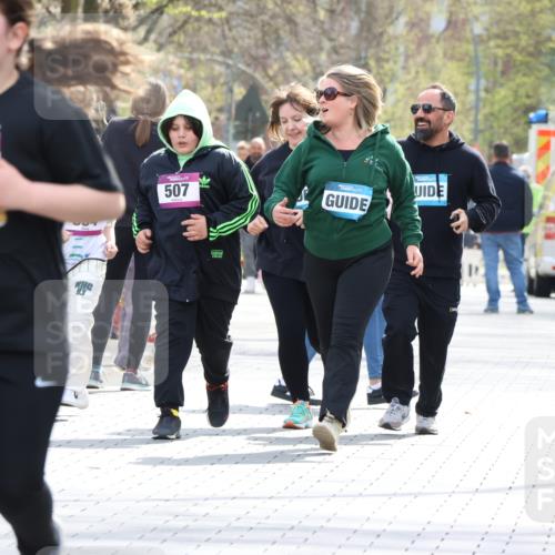 12.04.2026 - 45. Internationalen Wilhelmsburger Insellauf Strokosch-Dieckow http://msf.ph/oto/9492188 12.04.2026 14:52:09 Ziel 341, 349, 581 meine-sportfotos.de