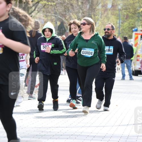 12.04.2026 - 45. Internationalen Wilhelmsburger Insellauf Strokosch-Dieckow http://msf.ph/oto/9492192 12.04.2026 14:52:09 Ziel 341, 349, 581 meine-sportfotos.de