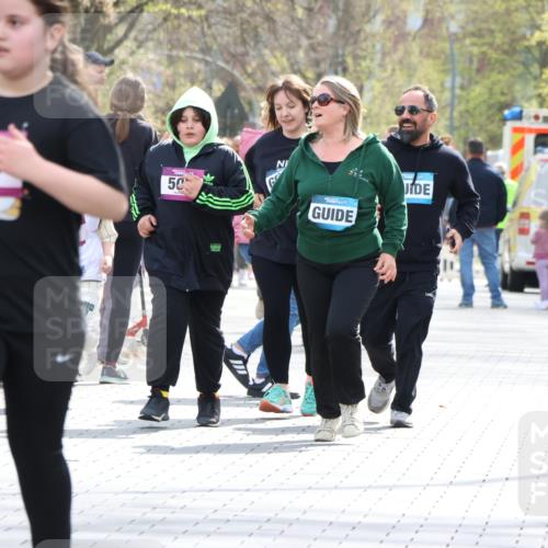 12.04.2026 - 45. Internationalen Wilhelmsburger Insellauf Strokosch-Dieckow http://msf.ph/oto/9492195 12.04.2026 14:52:09 Ziel 341, 349, 581 meine-sportfotos.de