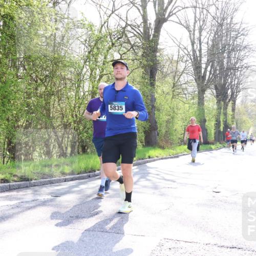 12.04.2026 - 45. Internationalen Wilhelmsburger Insellauf Yannick Fuchs http://msf.ph/oto/9492201 12.04.2026 10:44:07 Laufen 5835 meine-sportfotos.de