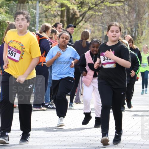 12.04.2026 - 45. Internationalen Wilhelmsburger Insellauf Strokosch-Dieckow http://msf.ph/oto/9492210 12.04.2026 14:52:07 Ziel 341, 349 meine-sportfotos.de